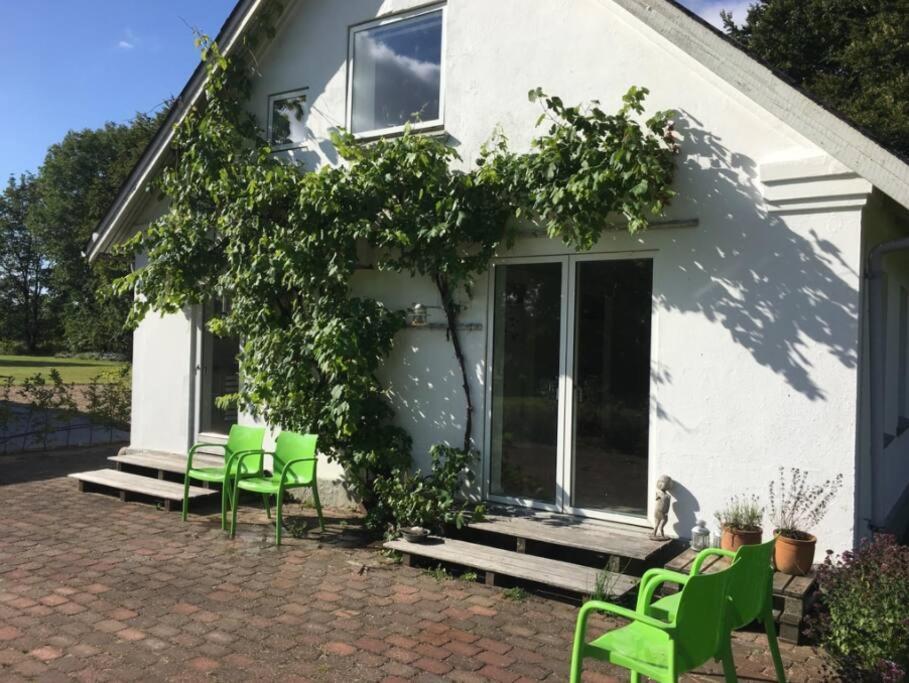 Skont Hus Pa Landet Taet Pa Billund Villa Give Exterior photo